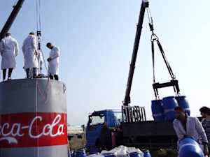 Guy Mixed Baking Soda and 10k Liters of Coke, Results Were Wild