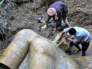 Workers Open 4,000-year-old Tomb to Stunning Sight